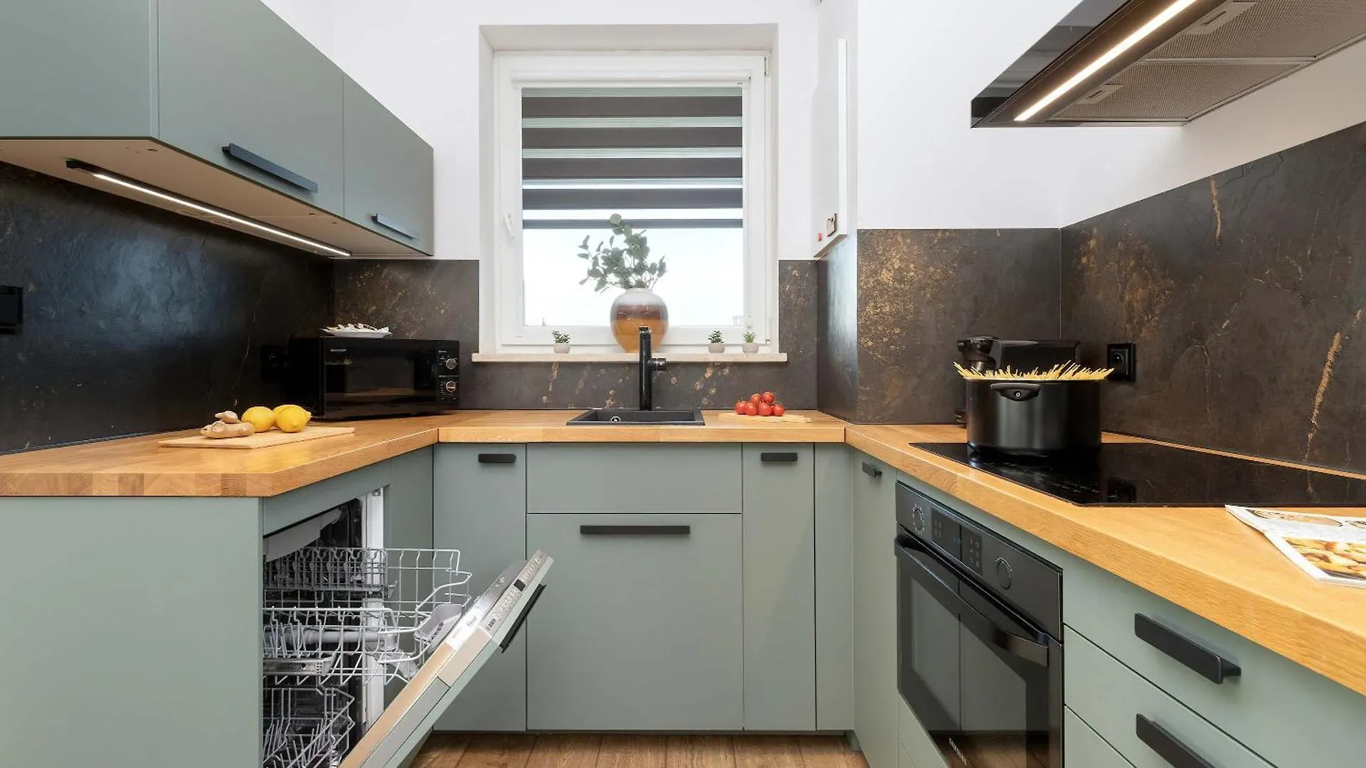 Elegancki Apartament W Centrum Gdanska Z Klimatyzatorem I Parkingiem By Renters Prestige 0*, Gdansk Poland